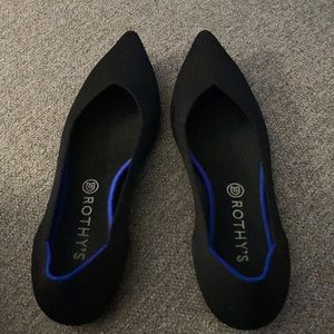 Size 12- Black Rothy’s Pointed Toe Flat